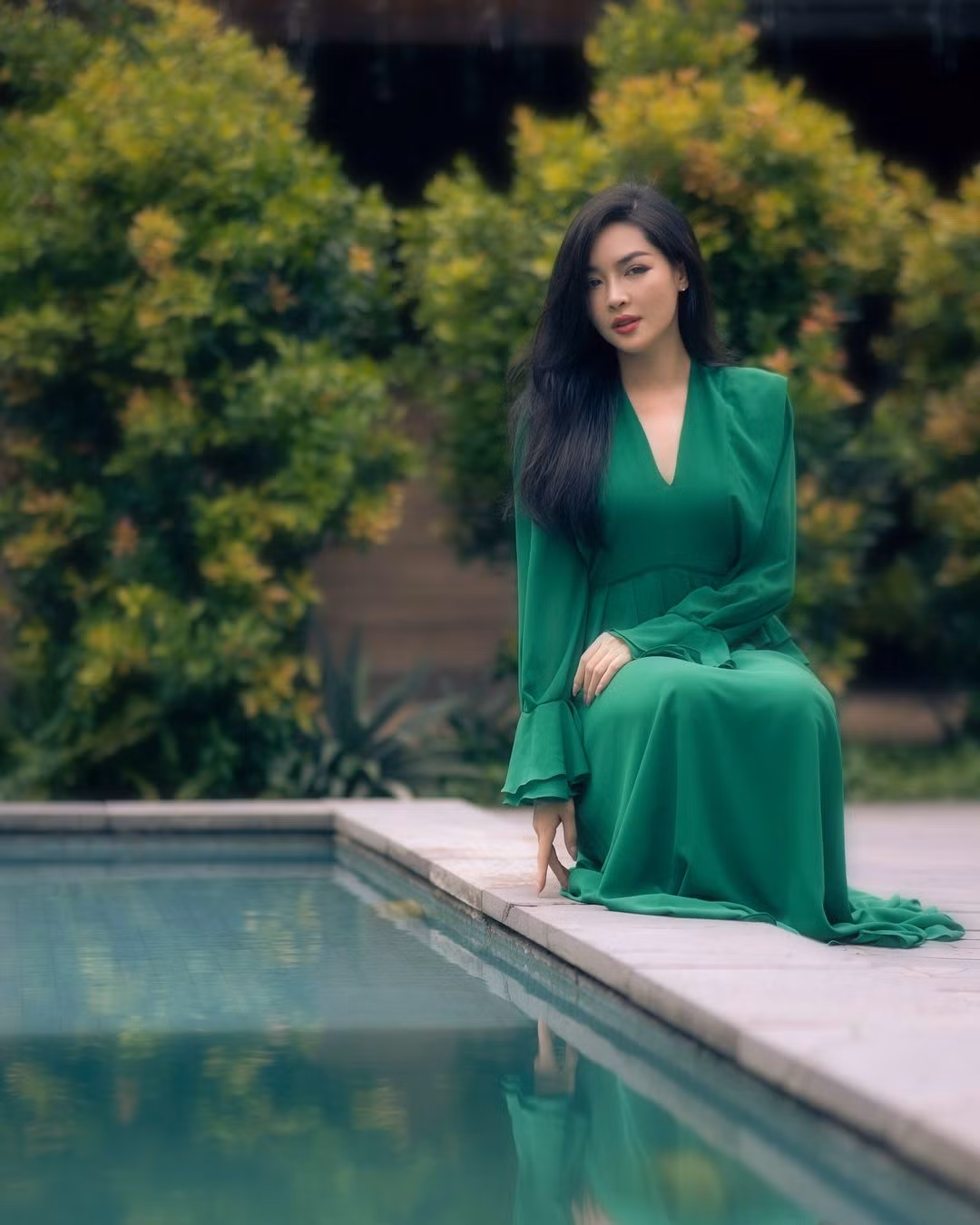 Cuộc đời dường như đã thay đổi với Thanh Quỳnh sau khi cô được tài trợ phẫu thuật từ một chương trình truyền hình và có dung mạo hiện tại.