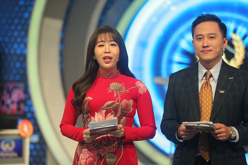 Trận Chung kết Đường lên đỉnh Olympia 21 cũng chứng kiến sự trở lại của MC Diệp Chi sau khoảng thời gian chia tay chương trình.