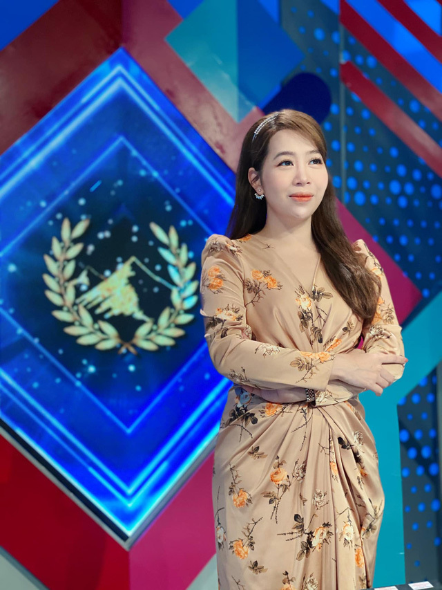 Bất ngờ dừng dẫn ở chương trình đang hút giới trẻ, nhiều người bày tỏ tiếc nuối vì không được thấy MC Diệp Chi ở mỗi chiều Chủ nhật hàng tuần. Một bộ phận khác tò mò không biết rời Olympia, nữ MC 8x này sẽ làm công việc gì ở VTV.