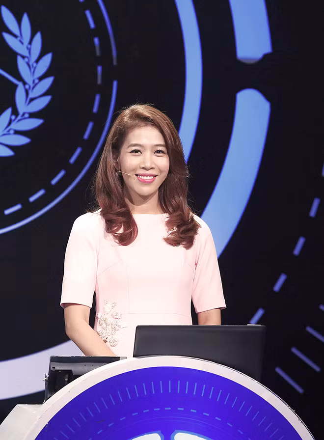 Trước khi có sự xuất hiện của "hot girl 7 thứ tiếng" Trần Khánh Vy, MC Diệp Chi chính là cái tên gắn bó với Đường lên đỉnh Olympia trong nhiều năm.