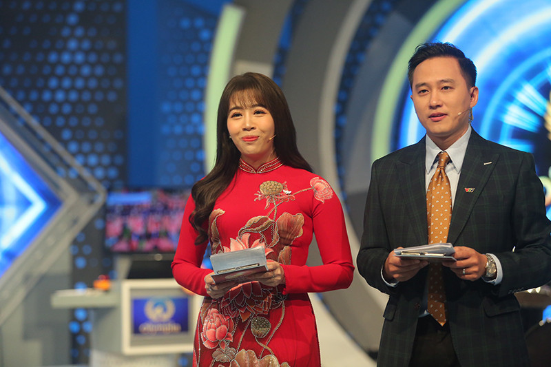 Sáng nay (14/11), Chung kết Đường lên đỉnh Olympia 21 chính thức diễn ra, được truyền hình trực tiếp trên sóng VTV3, đây là sự kiện thu hút sự quan tâm của đông đảo khán giả.