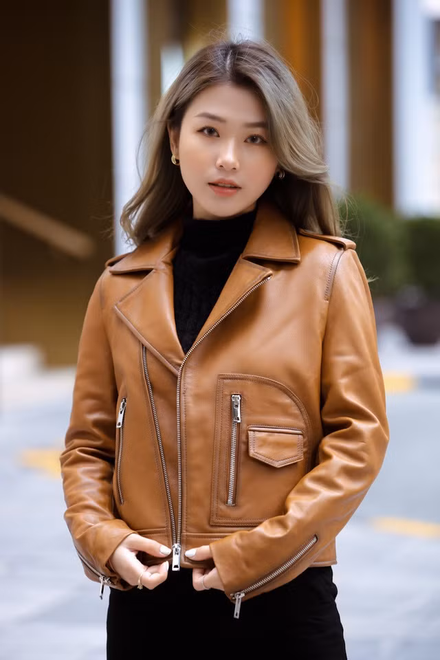 Là một cô gái từng bị gạ tình trên sóng livestream, Phương Anh kể: "Đợt dịch trước, em làm thêm công việc livestream trên ứng dụng, lúc đó em nhận được một số tin nhắn gạ tình của người lạ, thậm chí vài lần có người hỏi em bán ảnh khỏa thân, ảnh nhạy cảm. Tuy nhiên, em đã lờ đi và không phản hồi lại những tin nhắn này".