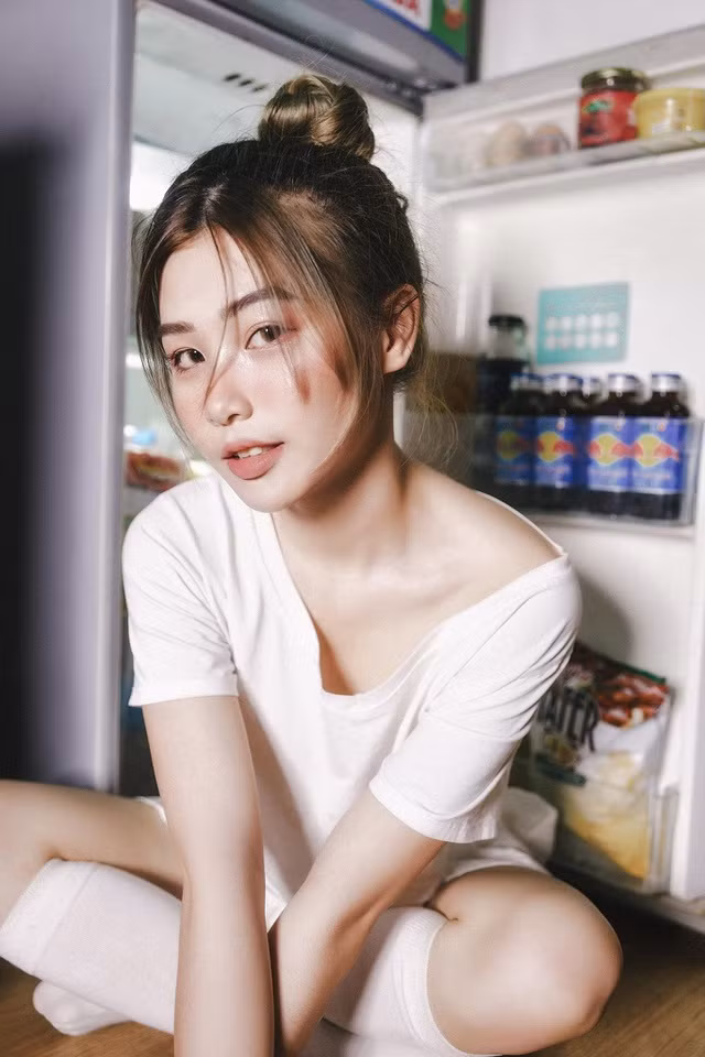 Trước khi bén duyên với nghề người mẫu ảnh, Phương Anh từng là sinh viên chuyên ngành Thanh nhạc của Học viện Âm nhạc Quốc gia Việt Nam.