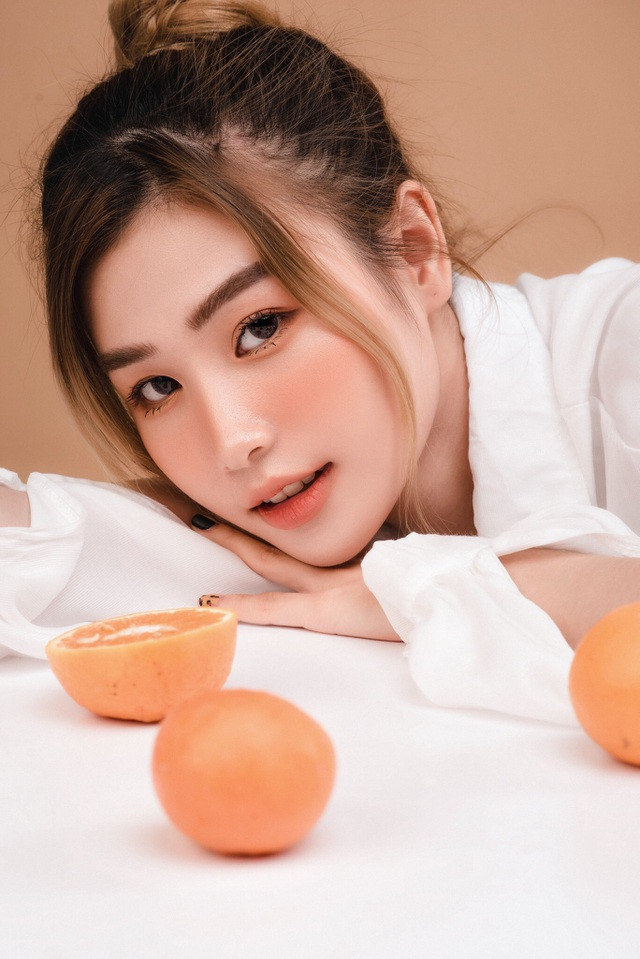 Tuy ở tuổi mới lớn, Phương Anh đã làm việc chăm chỉ và có những định hướng rõ ràng trên con đường sự nghiệp của mình. Hiện tại, hot girl Quảng Ninh có phần nuối tiếc chưa thể dành nhiều thời gian bên bố mẹ bởi cô đang chú tâm và việc trau dồi hiểu biết và đầu tư cho việc học hỏi của bản thân. Cô mong muốn khi sự nghiệp ổn định sẽ có khả năng chăm lo cho gia đình.