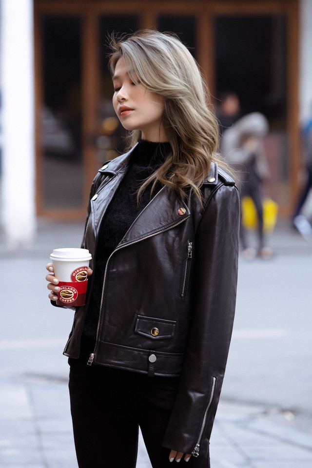 Công việc làm mẫu ảnh và trang điểm đem lại cho Phương Anh mức thu nhập ổn định ở tuổi 19. Cũng vì vậy nên cô nàng đã sớm tự lập từ khá sớm với số tiền khoảng 8 đến 9 triệu đồng.