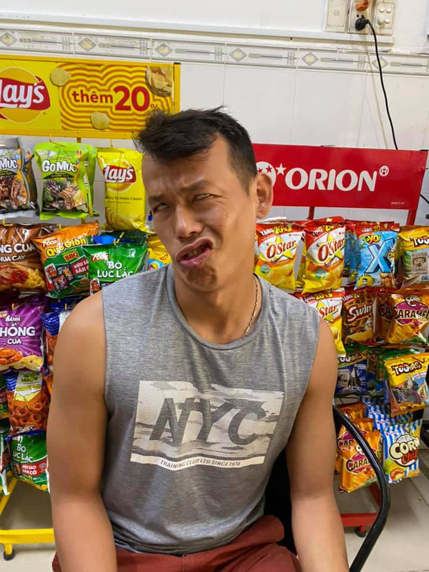 Sau khi bị VFF và ban huấn luyện đội tuyển Việt Nam chấn chỉnh, thủ môn Tấn Trường hứa nghỉ chơi Tiktok và livestream khi tập trung ở ĐTQG.