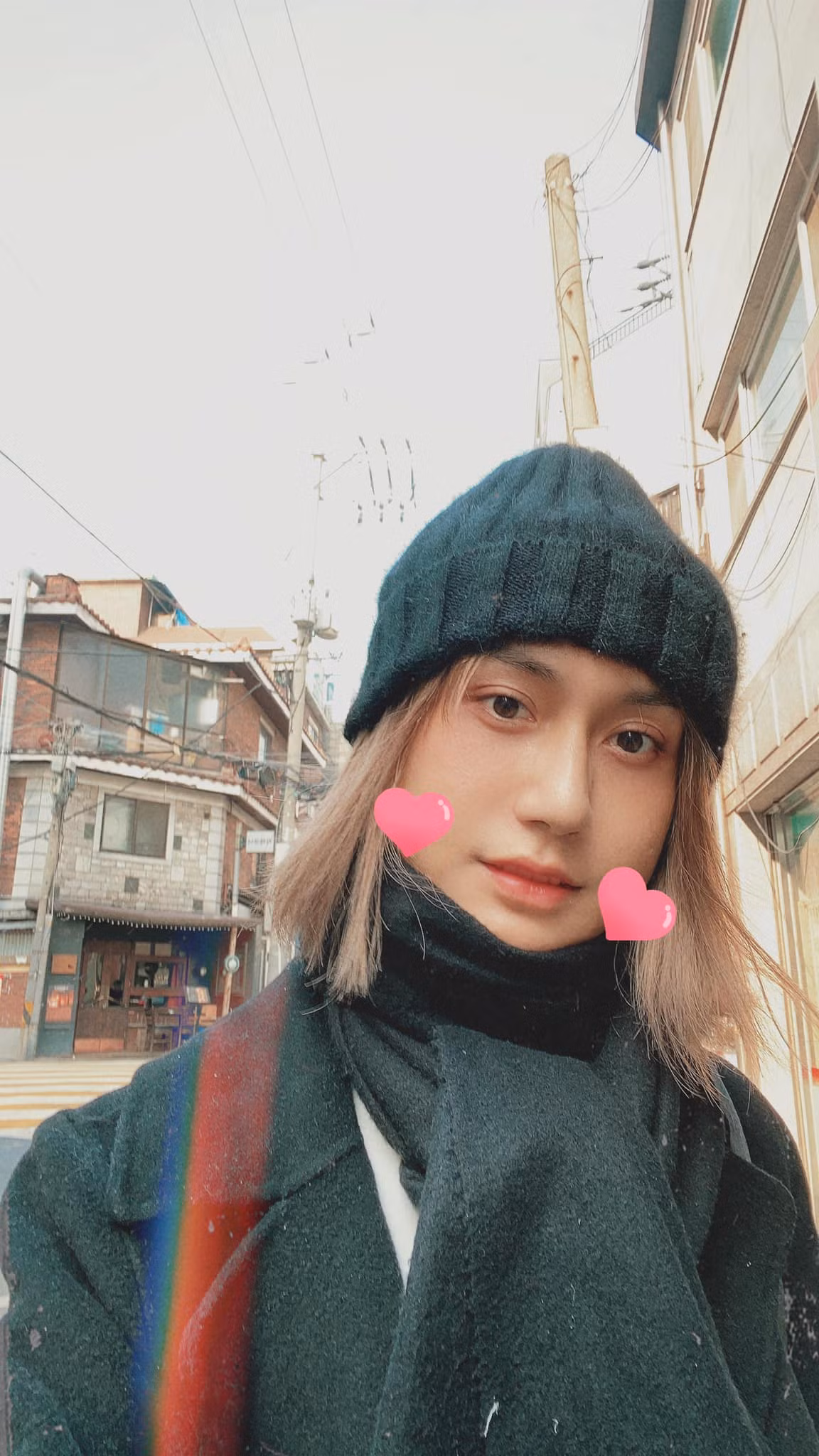 Kiểm tra trang cá nhân của Lynk Lee, nhiều fans tá hỏa khi chàng ca sĩ của giới Underground này đã thay đổi giới tính sang nữ. Thậm chí, anh còn thổ lộ rằng mình thích con trai từ thời mẫu giáo. Tuy nhiên, đến hiện tại, giọng ca 32 tuổi mới tiết lộ giới tính.