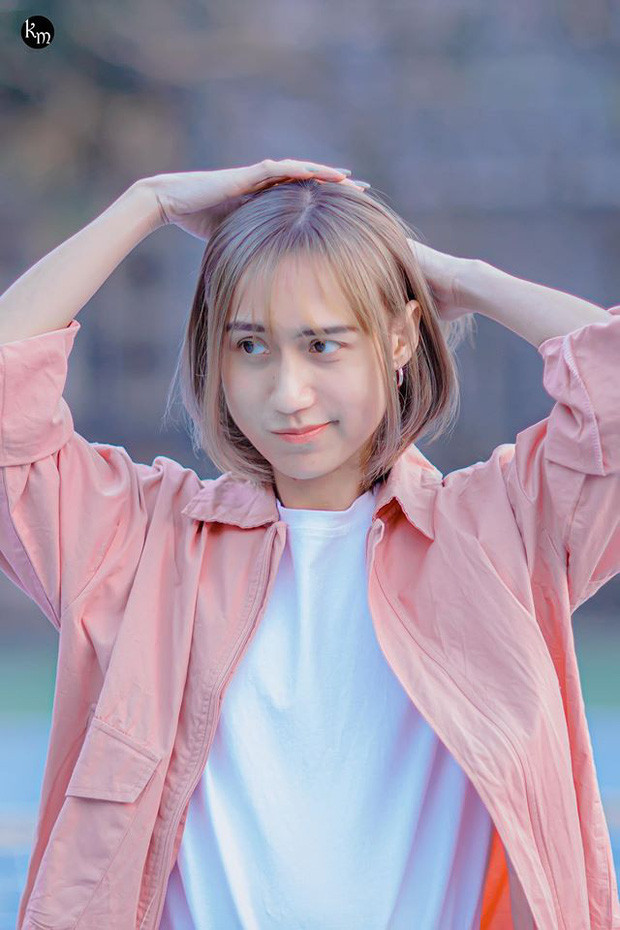 Đứng trên phương diện khách quan, nhiều dân mạng dành lời khen cho Lynk Lee khi dám đúng sống với giới tính của mình và thoát khỏi sự mệt mỏi khi cố phải gống lên để sống với thân hình của một người đàn ông.