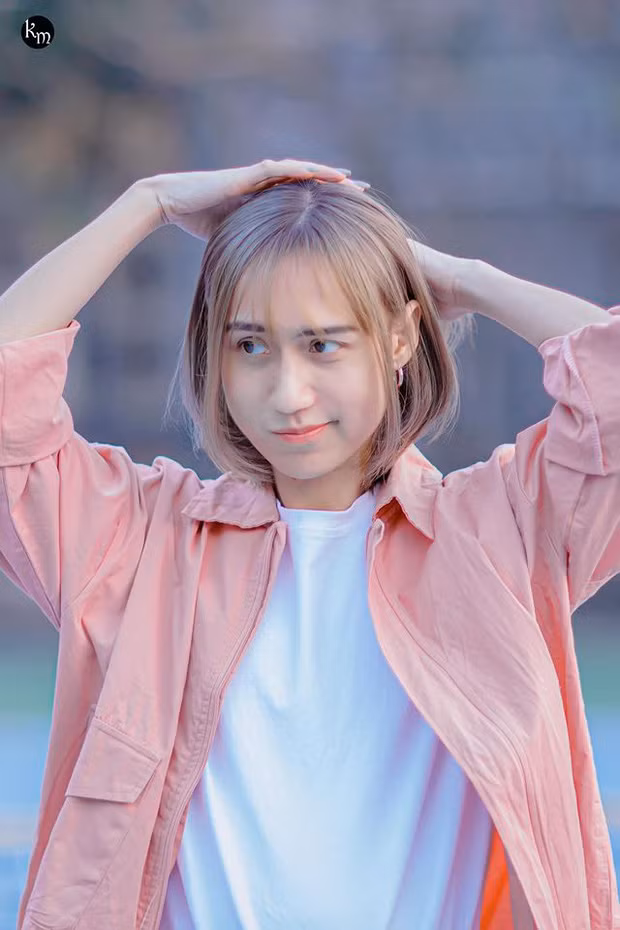 Đứng trên phương diện khách quan, nhiều dân mạng dành lời khen cho Lynk Lee khi dám đúng sống với giới tính của mình và thoát khỏi sự mệt mỏi khi cố phải gống lên để sống với thân hình của một người đàn ông.