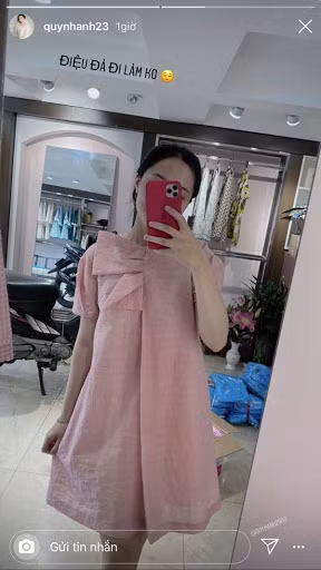 Hình ảnh hiếm hoi trong suốt thời gian mang thai được Quỳnh Anh đăng tải lên dòng story.