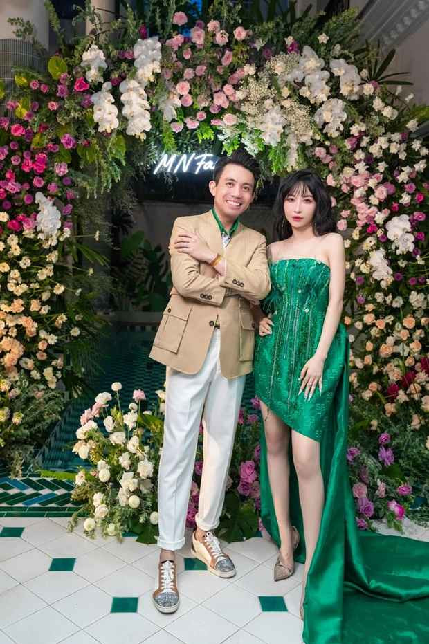 Cuộc sống của vợ chồng doanh nhân Minh Nhựa và Mina Phạm vẫn luôn được dân mạng quan tâm. Ngược lại, cả hai cũng thoải mái chia sẻ về chuyện hôn nhân, đặc biệt là những món quà đắt đỏ.