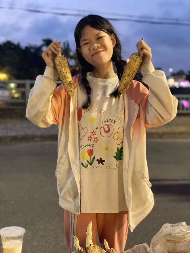Phía dưới clip, nhiều người cũng để lại bình luận động viên Thanh Nga, mong những điều tốt đẹp đến với gia đình cô bạn.