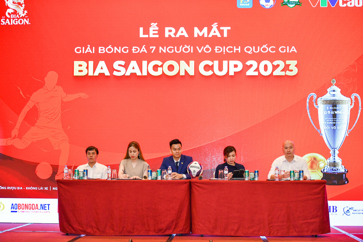 Giai bong da 7 nguoi VDQG: Choi co y thuc, choi de tan huong