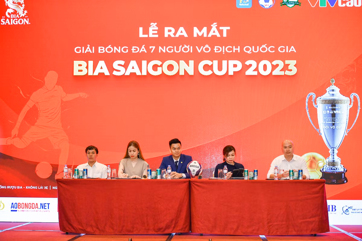 Giai bong da 7 nguoi VDQG: Choi co y thuc, choi de tan huong