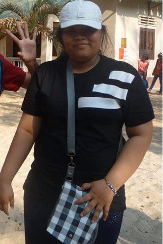 Năm lớp 9, Phương Oanh đạt mức cân nặng đỉnh điểm – 105kg. Cô “mắc kẹt” trong cơ thể sồ sề, ục ịch, làn da đen đúa, gu ăn mặc rườm rà. Cô bạn sinh năm 1998 thường bị bạn bè gọi là “Baymax phiên bản màu đen” (một nhân vật to béo trong bộ phim hoạt hình nổi tiếng).