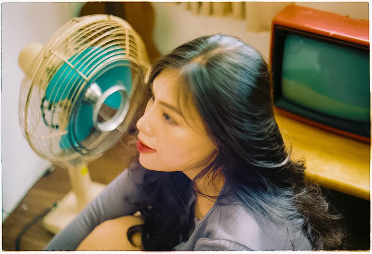 Phương Oanh cũng rất khó để chọn cho mình những bộ quần áo vừa người. Vận động khó khăn, sức khoẻ giảm sút, thường xuyên mệt mỏi và khó thở… cô nàng thấy cuộc sống của mình là cuộc thử thách không hồi kết.