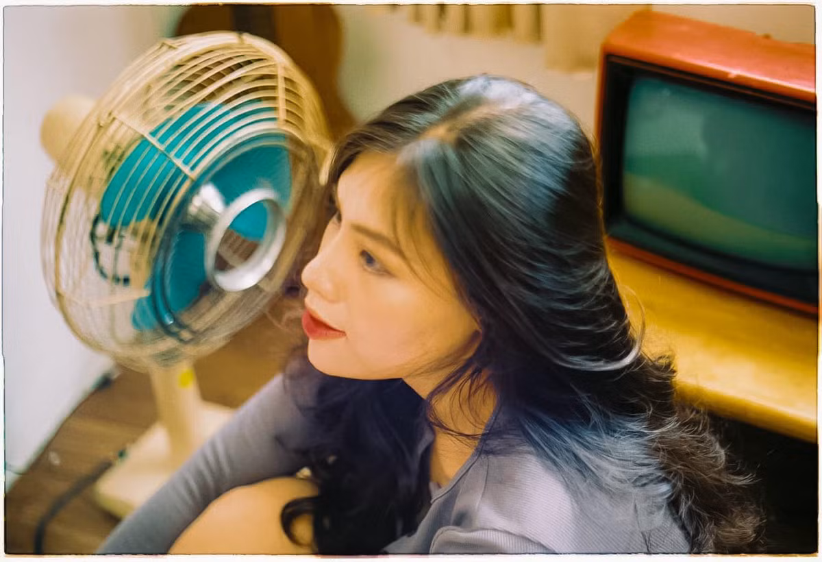 Phương Oanh cũng rất khó để chọn cho mình những bộ quần áo vừa người. Vận động khó khăn, sức khoẻ giảm sút, thường xuyên mệt mỏi và khó thở… cô nàng thấy cuộc sống của mình là cuộc thử thách không hồi kết.