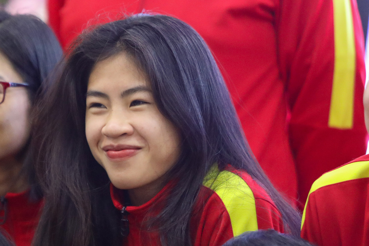 Không chỉ đá bóng nay, Thanh Nha còn rất xinh đẹp.