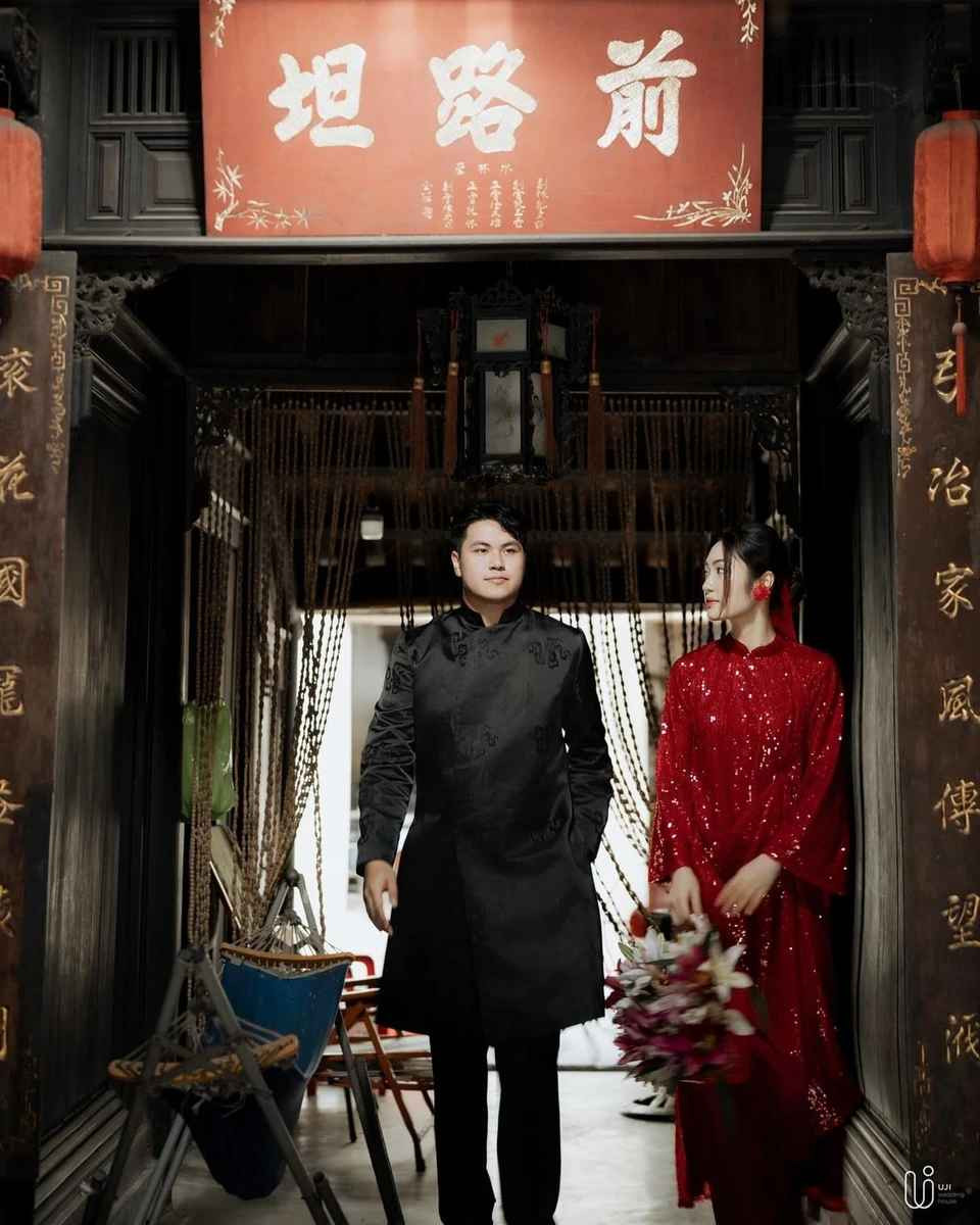 Việt Hương từng được gọi lên nhiều cấp độ đội tuyển quốc gia và là thành viên của tuyển bóng chuyền Việt Nam giành HCB SEA Games 31.