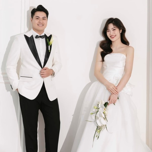 Trong ngày vui của cặp đôi, dân mạng phát hiện luôn gia thế cực giàu có nhà chồng của Việt Hương