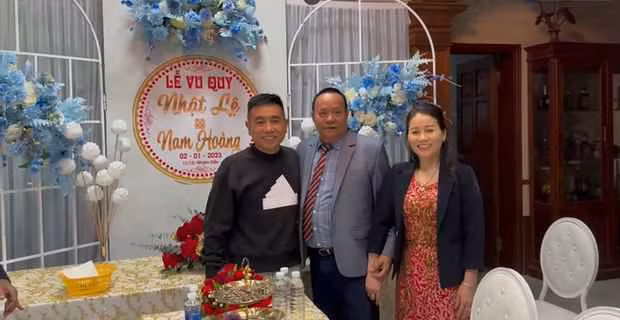 Hơn nữa, cũng trong ngày vu quy của chị gái Quang Linh nên nhà cửa được bày trí cẩn thận, đẹp đẽ để đón khách.