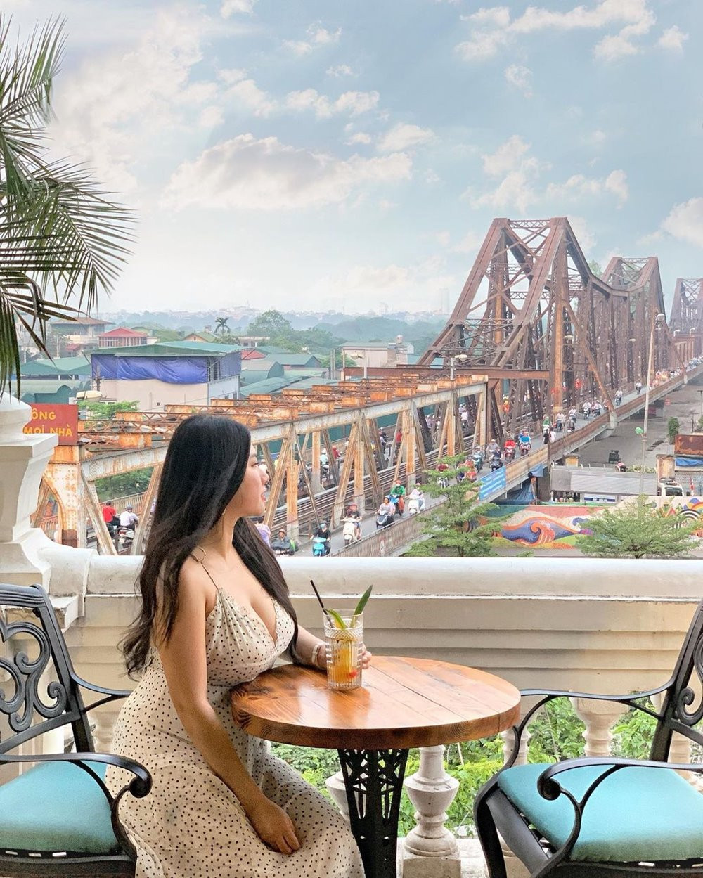 Bên cạnh đó, Sueanne Kang còn thu hút sự chú ý của người dùng mạng xã hội với phong cách thời trang quyến rũ.