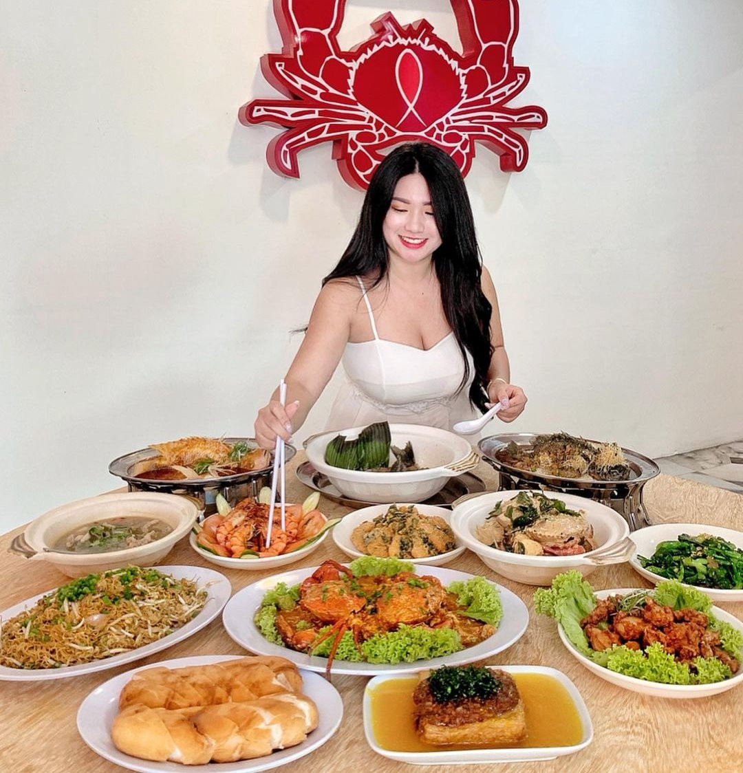 Ngoài ra, độ nổi tiếng trên mạng xã hội cũng mang lại cho single mom này những lời mời quảng cáo.