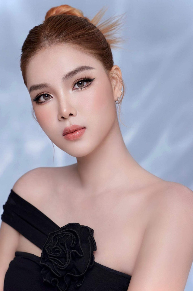 Kỳ Hân là một trong số chân dài được Vũ Khắc Tiệp hết lòng lăng xê thời điểm còn đi diễn. Dù không còn làm nghề nhưng cô vẫn giữ mối quan hệ tốt với "ông trùm" chân dài.