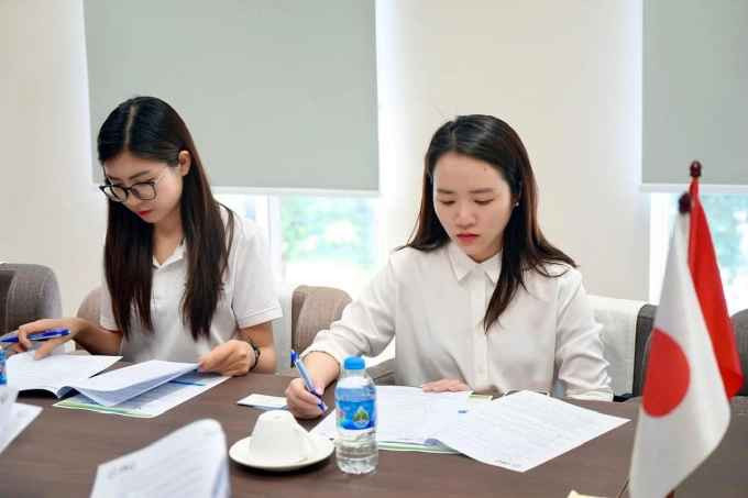 Dù là người có quyền quản lý cao nhất ở trung tâm khu vực Hà Nội nhưng Nhuệ Giang vẫn tự tay làm mọi thứ.