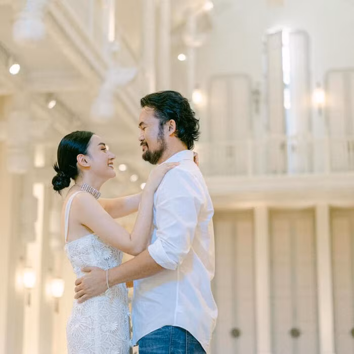 Sau thông tin lấy chồng là đại gia Thái Lan, hot girl phẫu thuật thẩm mỹ - Angela Chu có cuộc sống đáng ngưỡng mộ khi nhan sắc ngày càng thăng hạng và xung quanh toàn đồ hiệu.