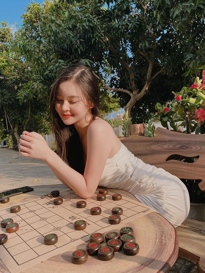 Thái Thảo Nguyên là hot girl RMIT nổi tiếng thời gian gần đây. Cô nàng này không chỉ có gia thế trâm anh thế phiệt mà còn sở hữu nhan sắc xuất chúng khiến nhiều người phải theo đuổi.