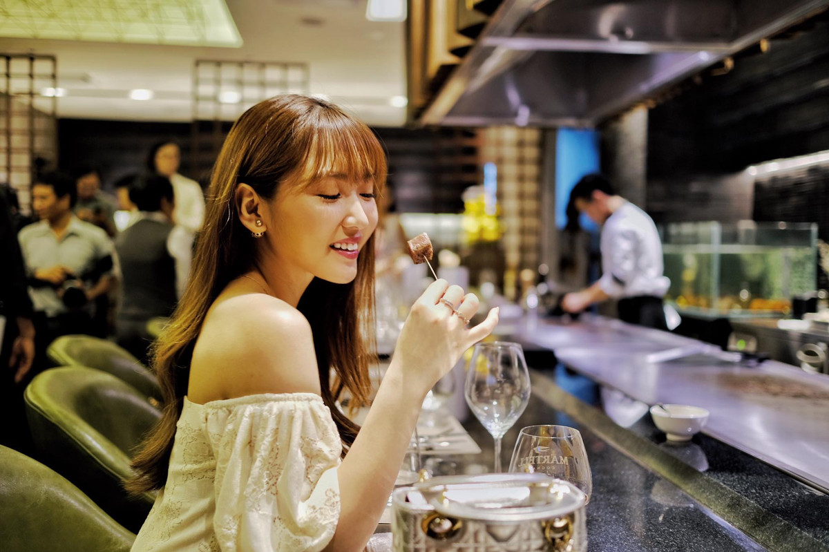 Kênh Youtube về lĩnh vực làm đẹp, thời trang được Chloe Nguyễn thành lập từ tháng 8/2015 đến nay đã thu hơn 320 nghìn người đăng ký theo dõi.