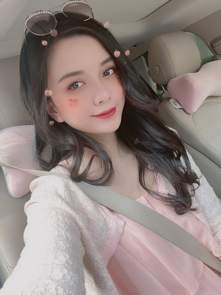 Trên trang cá nhân, Thảo Vy khoe những bức ảnh trình diễn thời trang và nhận được rất nhiều lượt thích và bình luận từ mọi người.