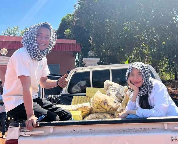 Nam YouTuber hiện tại vẫn đang ở Angola làm việc và lo giấy tờ cho con nuôi - bé Lôi Con 5 tuổi.