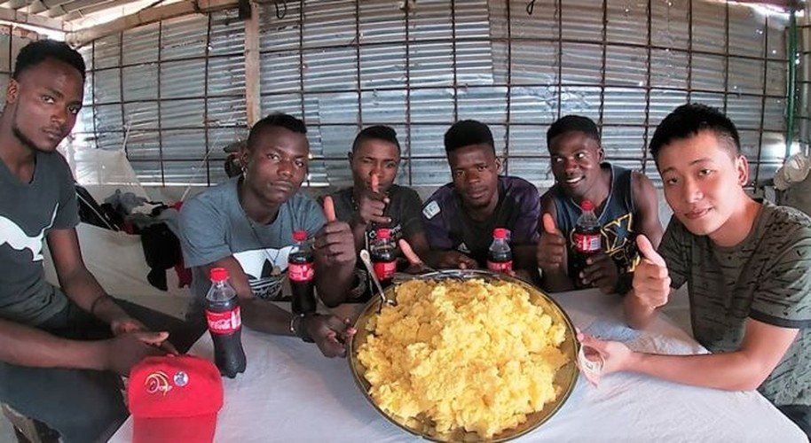 Quang Linh Vlogs, tên thật Phạm Quang Linh, là một trong những YouTuber nhận được nhiều sự yêu mến của giới trẻ. Đi xuất khẩu lao động tại Angola 6 năm, anh cùng nhóm bạn dùng kiến thức của mình hỗ trợ dân nơi đây làm nông nghiệp, phát gạo từ thiện, xây nhà tình thương, xây trường học... giúp mọi người cải thiện cuộc sống.