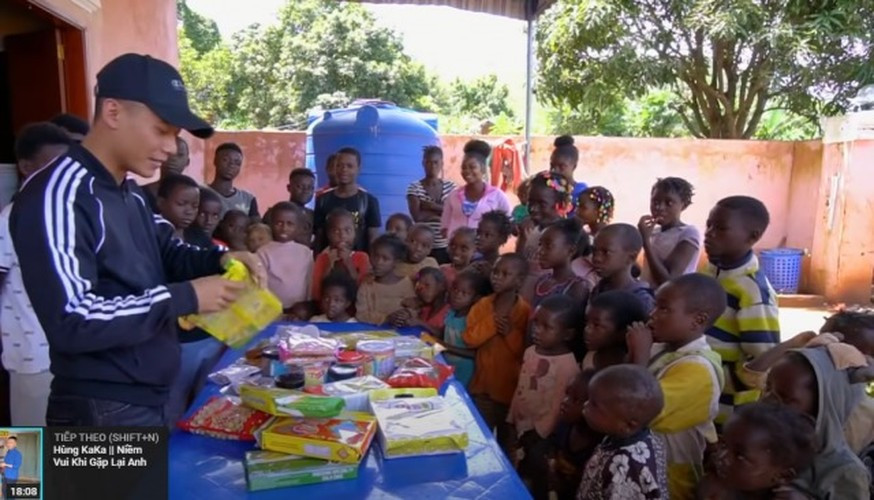 Điều này khiến cộng đồng mạng xôn xao cho rằng nam YouTuber về nước để thực hiện nghĩa vụ quân sự năm 2024.