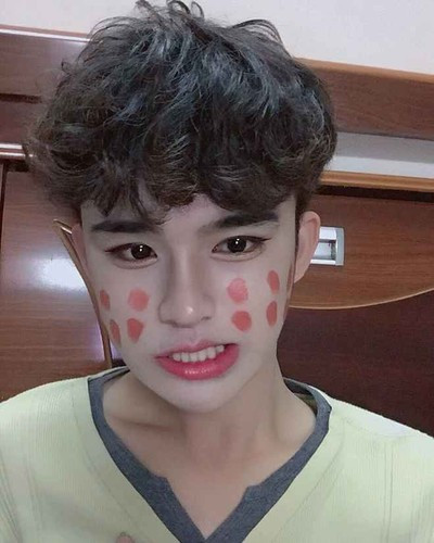 Cách đây chưa lâu, Trần Đức Bo từng khiến dân mạng bất ngờ khi công khai bạn gái.