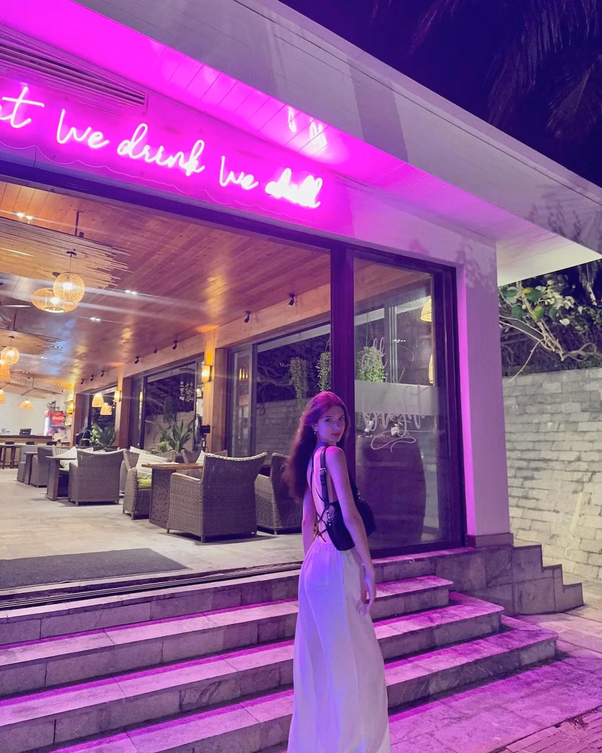 Mới đây, loạt ảnh mới của Đặng Thanh Giang trên mạng xã hội đã khiến người hâm mộ "đứng ngồi không yên" vì nhan sắc quá xinh đẹp.