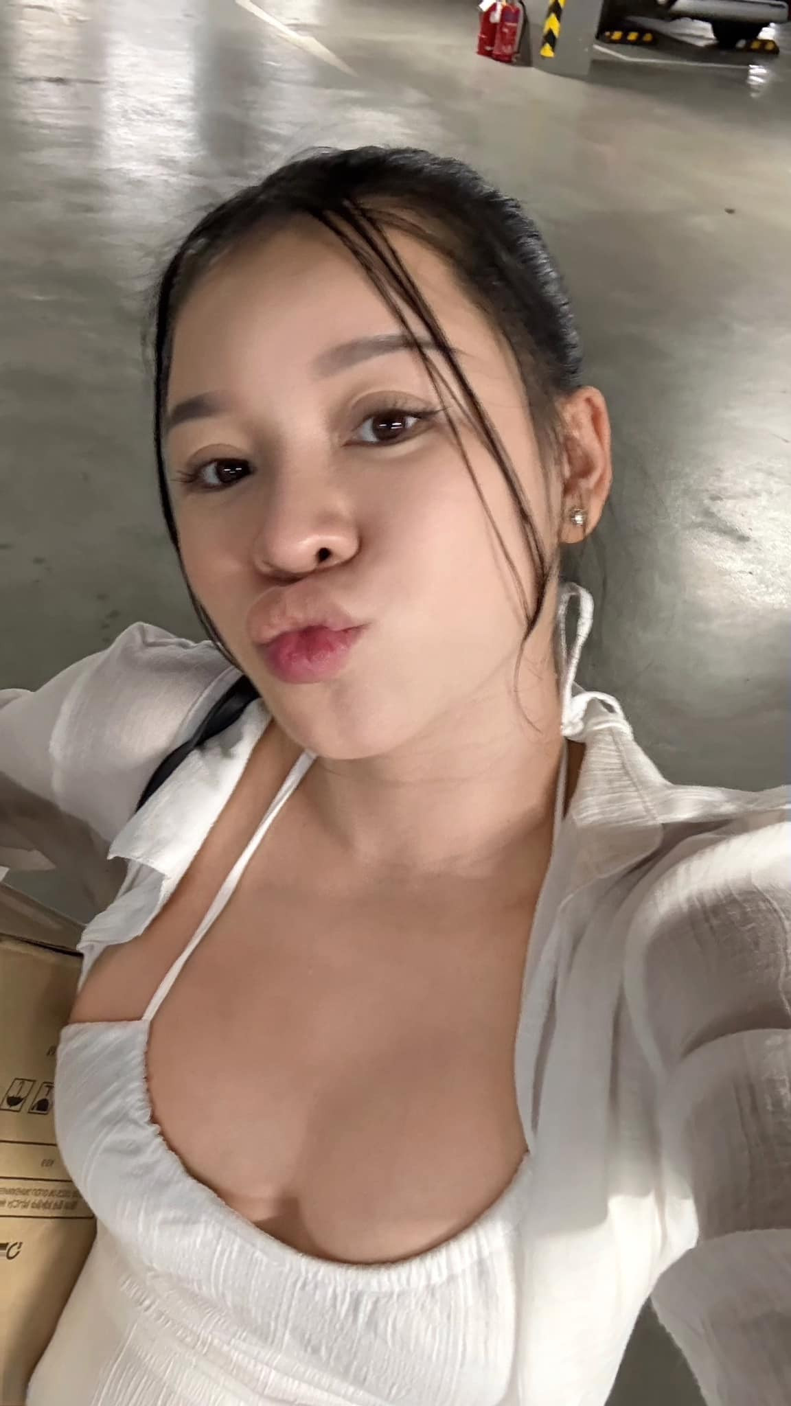 Sau khi đầy cữ con trai, vợ chồng Văn Lâm đã thoải mái công khai ảnh của nhóc tỳ lên mạng xã hội. Theo đó, con trai của cặp đôi có biệt danh là Gấu, vừa mới tròn 1 tháng tuổi cậu nhóc đã được bố mẹ lập riêng một tài khoản Instagram để chia sẻ những hình ảnh của cuộc sống thường ngày.