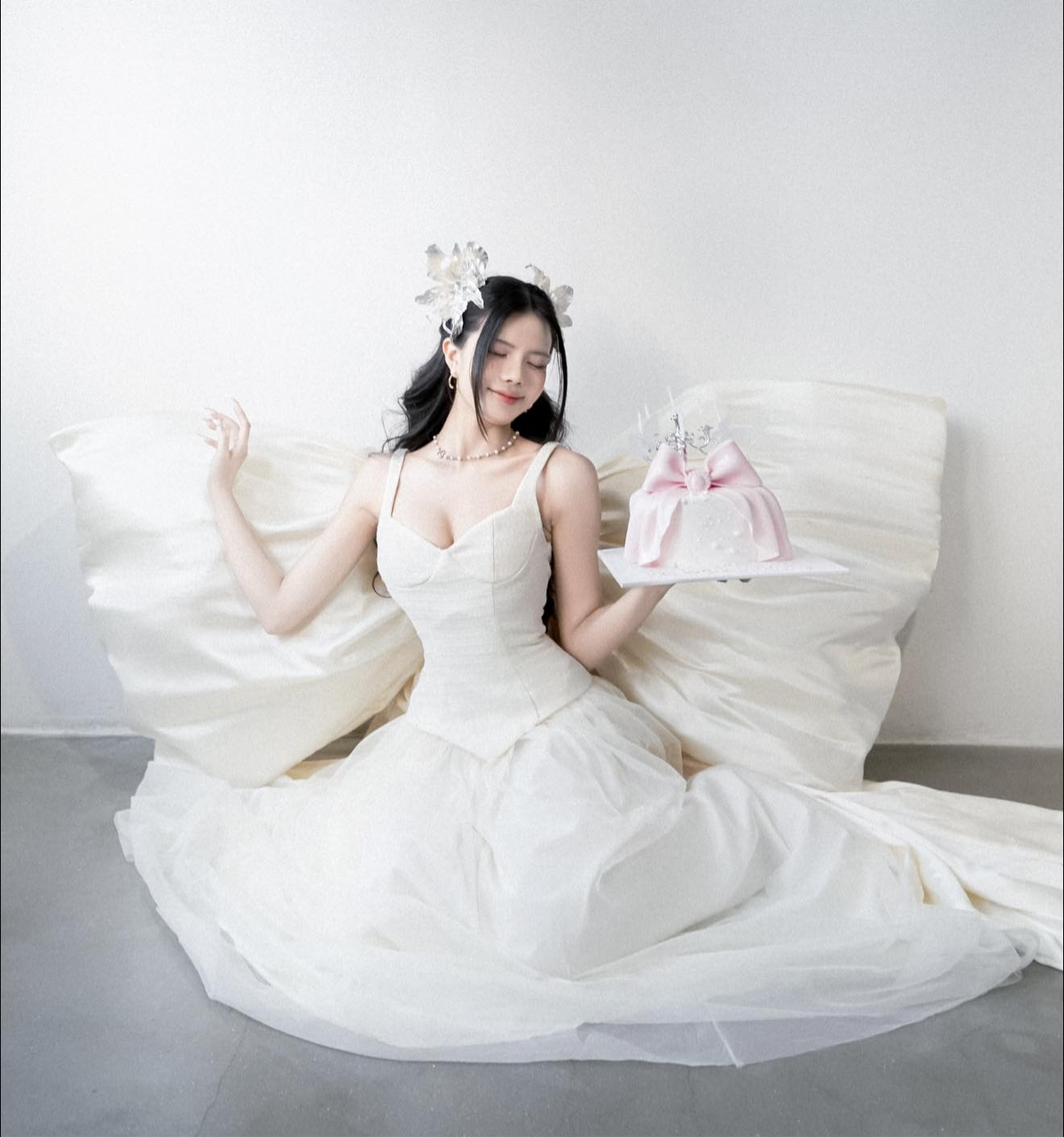 Mới đây trên fanpage cá nhân, BLV Văn Tùng đã gửi lời chúc mừng sinh nhật tới cô vợ thân yêu là MC nóng bỏng nhất làng game Việt Nam là Mai Dora.