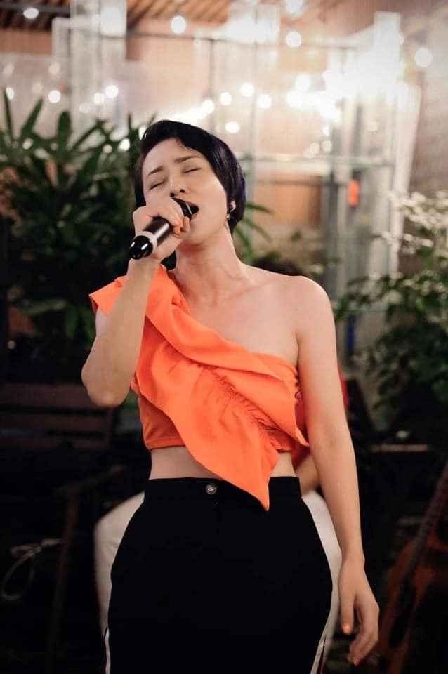 Sau khi trải qua nhiều sóng gió trong chuyện tình cảm cá nhân, Thúy Hiền của hiện tại có tâm thế lạc quan, vui vẻ và thoải mái.