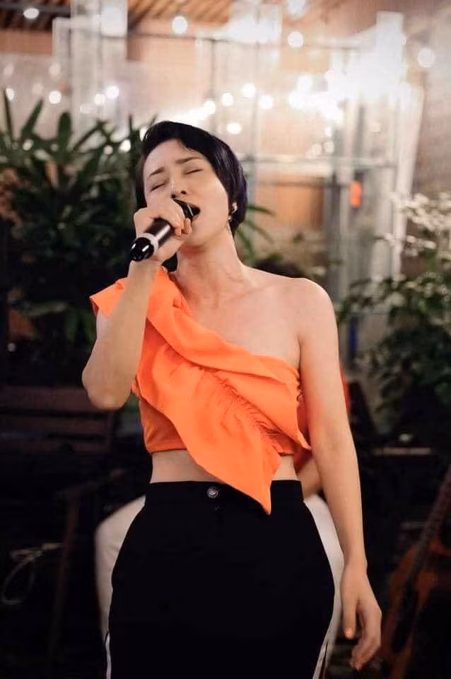 Sau khi trải qua nhiều sóng gió trong chuyện tình cảm cá nhân, Thúy Hiền của hiện tại có tâm thế lạc quan, vui vẻ và thoải mái.