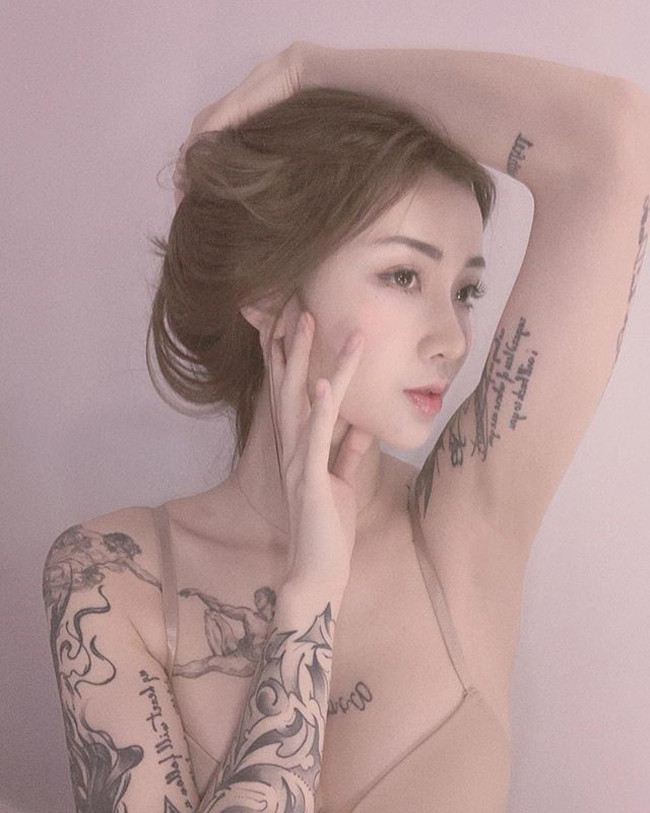 Theo chia sẻ của Kiligkira, để giữ dáng "chuẩn không cần chỉnh" này cô nàng thường xuyên tập thể thao, đặc biệt là môn boxing.