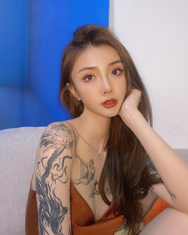 Những người yêu mến nhận xét rằng các hình xăm càng khiến Kiligkira trở nên cuốn hút và đặc biệt.