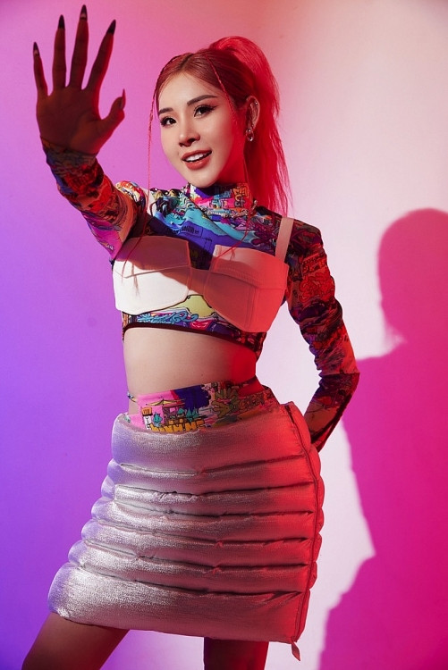 Ngoài ra, nữ DJ quê Cà Mau cũng cho hay cô phải lựa chọn màu sắc hài hòa, không quá nổi bật, phù hợp diện khi đi chụp hình, dạo phố.