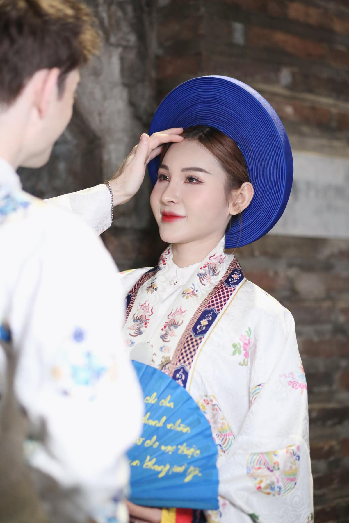 Tina Thảo, tên thật là Ngô Ngọc Thảo, quê Cà Mau là DJ, nhà sáng tạo nội dung trên các nền tảng mạng xã hội, thu hút hàng triệu lượt theo dõi. Ngoài ra, cô cũng tham gia nhiều gameshow như: Tình yêu hoàn mỹ, Đối mặt cảm xúc, Giọng ải giọng ai…