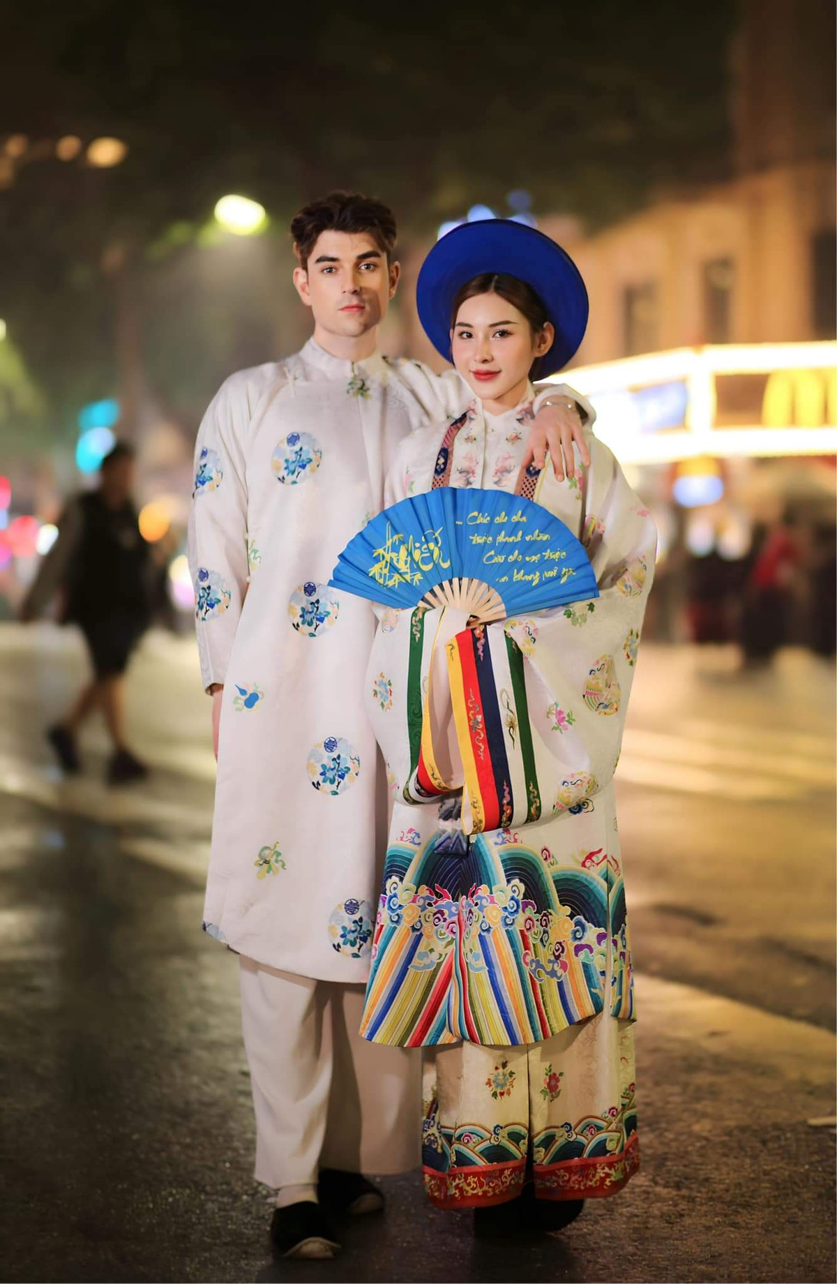 DJ T-Tina cho hay rất vui, tự hào khi hình ảnh cô diện cổ phục Việt nhận được nhiều sự yêu mến, ủng hộ của mọi người.