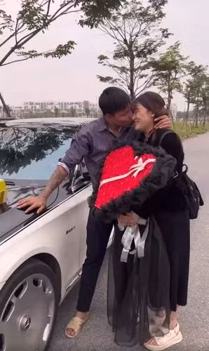 Từ đây, nhiều cái tên từ nghiêm túc đến hài hước cũng được dân mạng gợi ý cho Lộc Fuho khiến dân mạng không khỏi cười lăn cười bò.