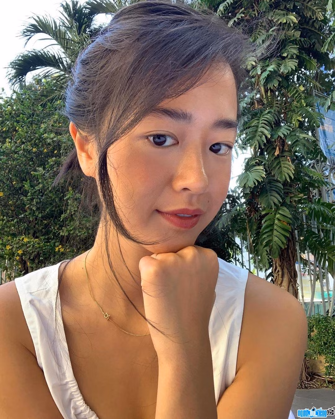 Với thân hình mảnh mai, khuôn mặt nhỏ nhắn nhưng lại có làn da rám nắng cùng thần thái quyến rũ, Amandine hiện là mẫu ảnh “được lòng" rất nhiều brand thời trang.