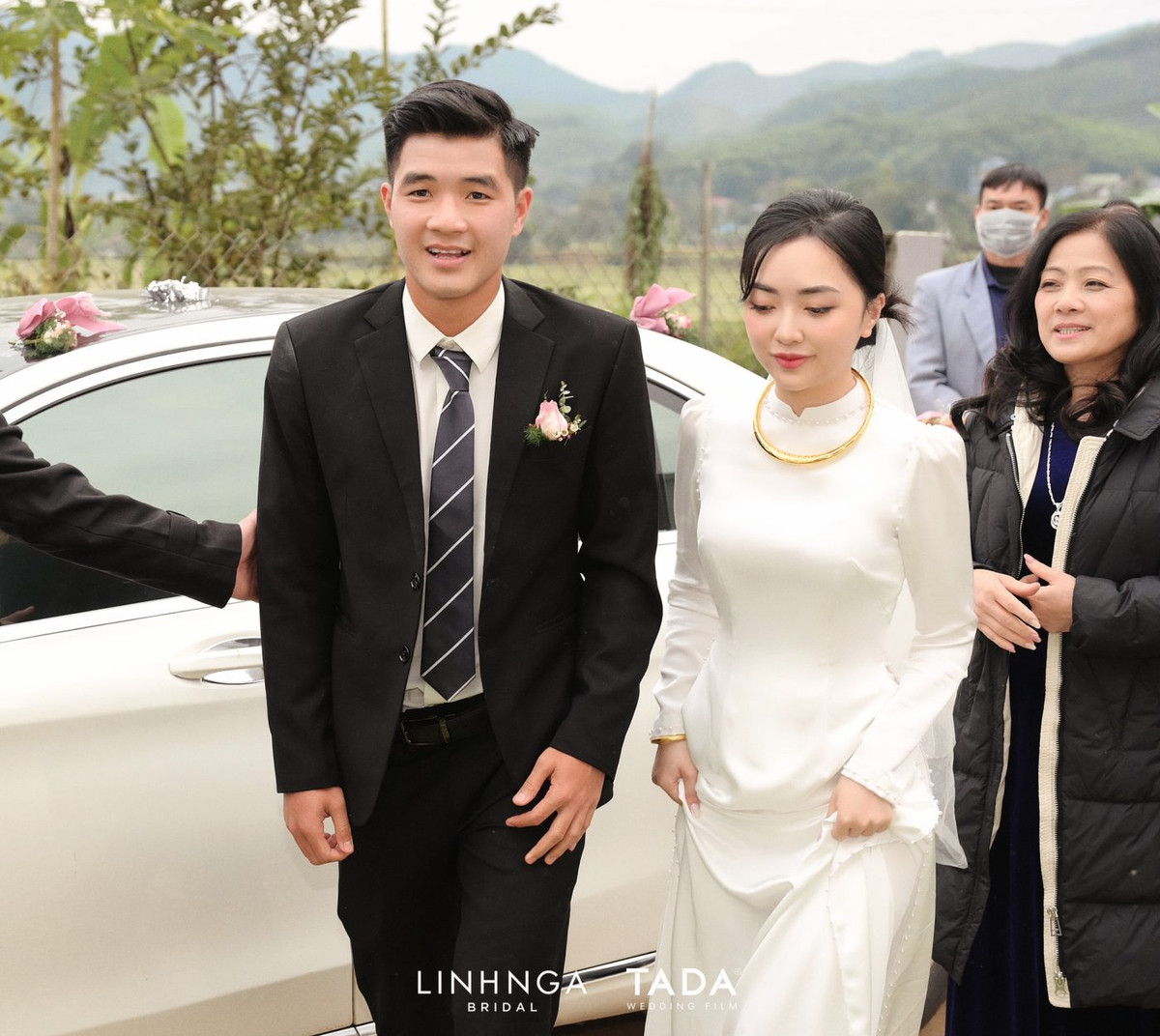 Với những ai theo dõi Hà Đức Chinh thường xuyên có lẽ đều biết bạn gái Đức Chinh chính là Mai Hà Trang, anh chàng công khai trên mạng xã hội từ tháng 4/2019. Cặp đôi được cộng đồng mạng đánh giá là trai tài gái sắc, cực kỳ xứng đôi.